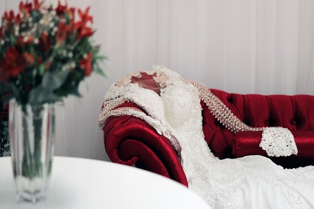 svatební šaty bílé